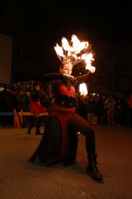 public-fire-show-professional-fire-perfomer