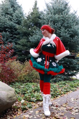 roaming-christmas-costumed-charachter-toronto-entertainer