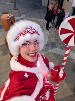 roaming-christmas-entertainer-winter-festival-peppermint-performer-toronto